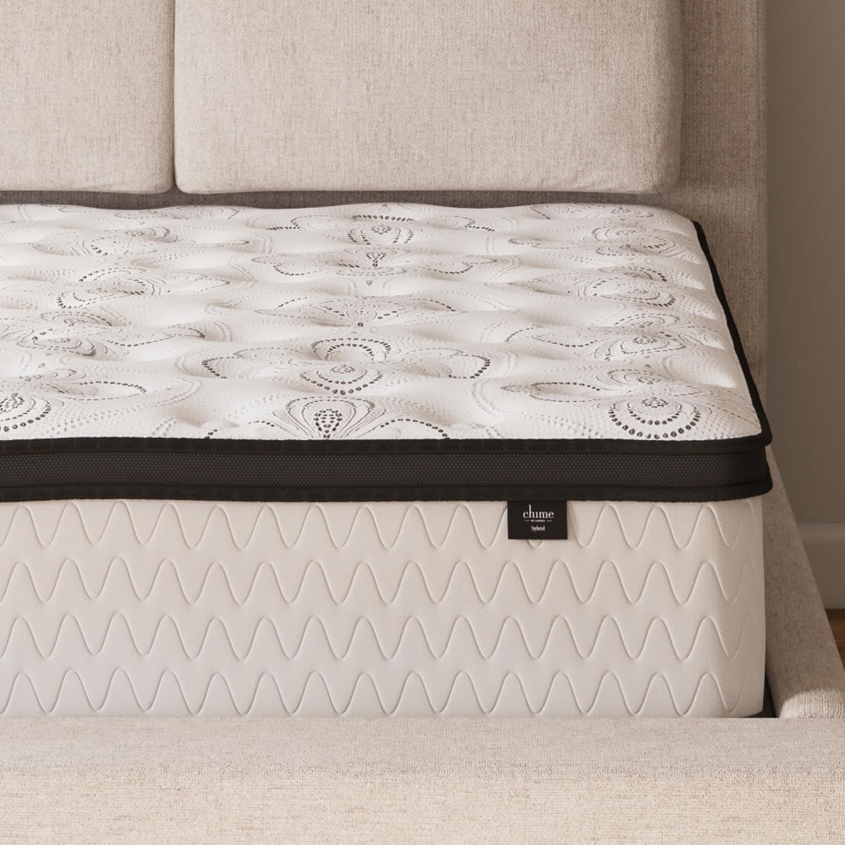 Signature Design by Ashley 12 Inch Hybrid King Mattress in a Box | Medium Firm comfort with CertiPUR-US certified gel memory foam, Pocketed coils for low motion transfer, Chime Series